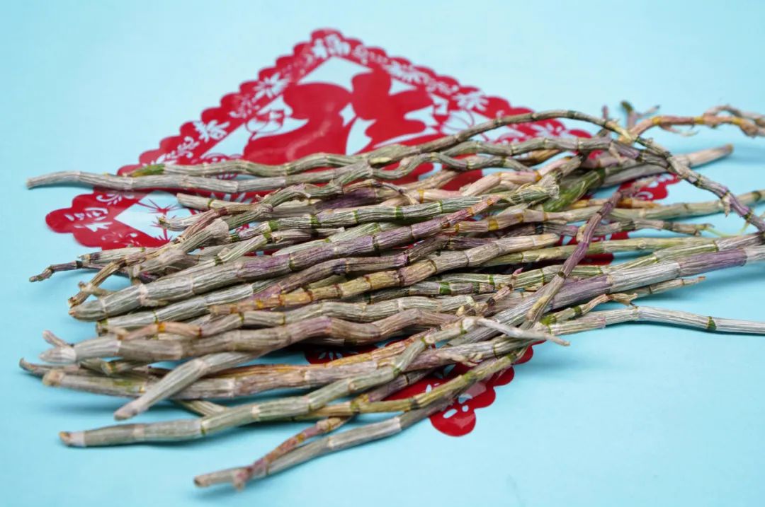 金耳环草药价格(生长在最陡峭的崖壁上) - 价格百科