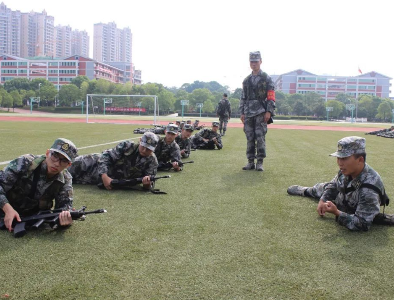 录取分数不高的3所军校，学生毕业可获得铁饭碗，此外还有好消息