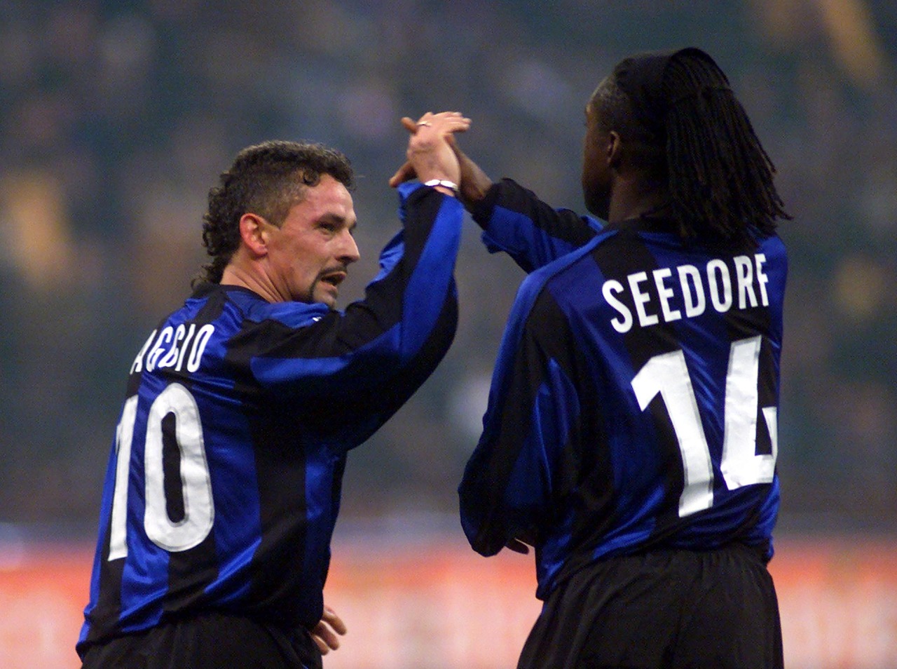 排第二的阿德里亚诺,其实早在2001年就被国际米兰买下,当时看过他踢球