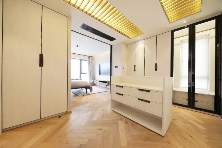 她花了100万装修费，要求2个厨房、2个衣帽间，过自己想要的样子