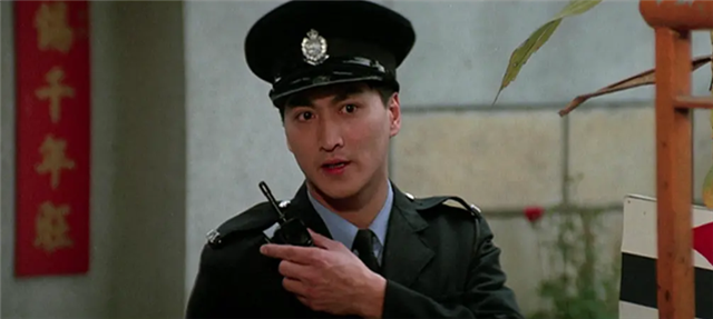 警察故事2朱滔(1988年，成龙开拍《警察故事2》，张曼玉为此受伤缝了十几针)
