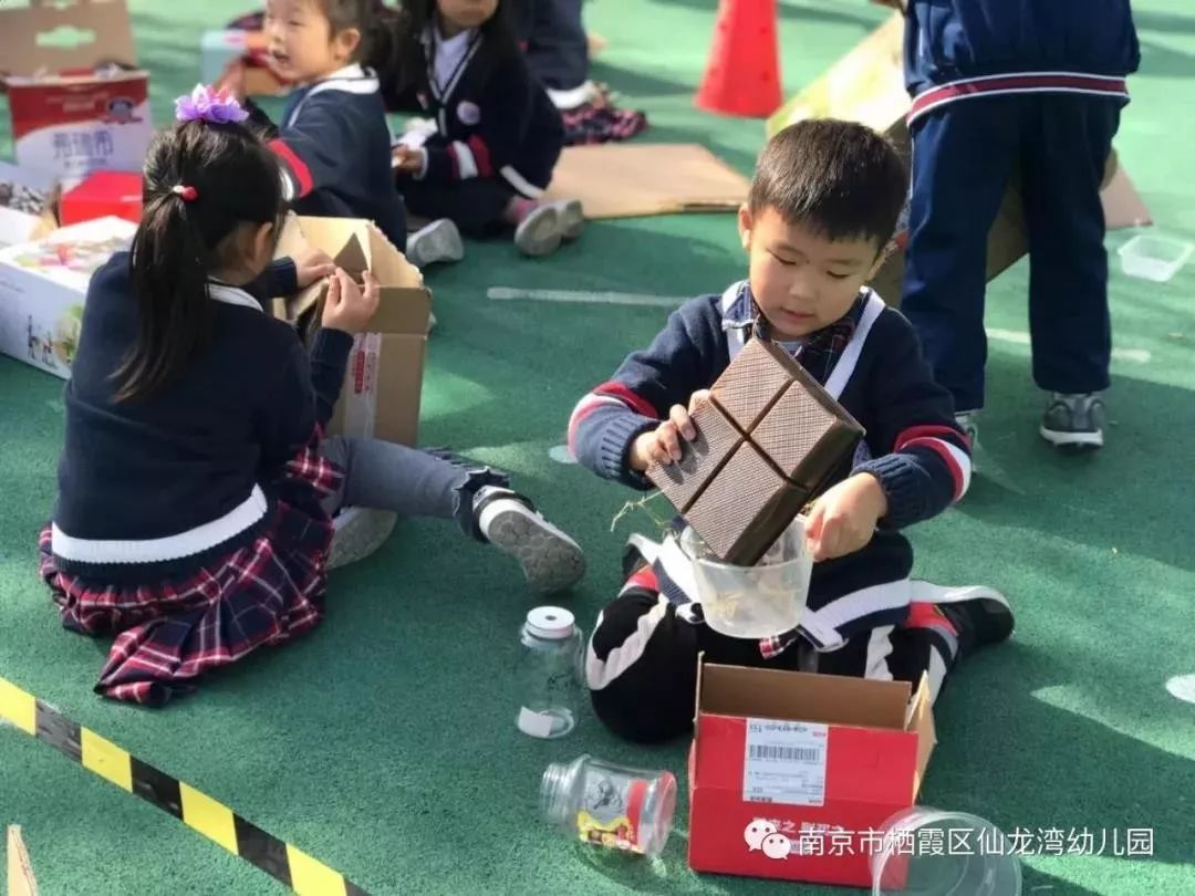 纸盒手工制作三层古鼓楼教程(你们幼儿园还没玩“纸”？这些课程活动案例推荐给你)