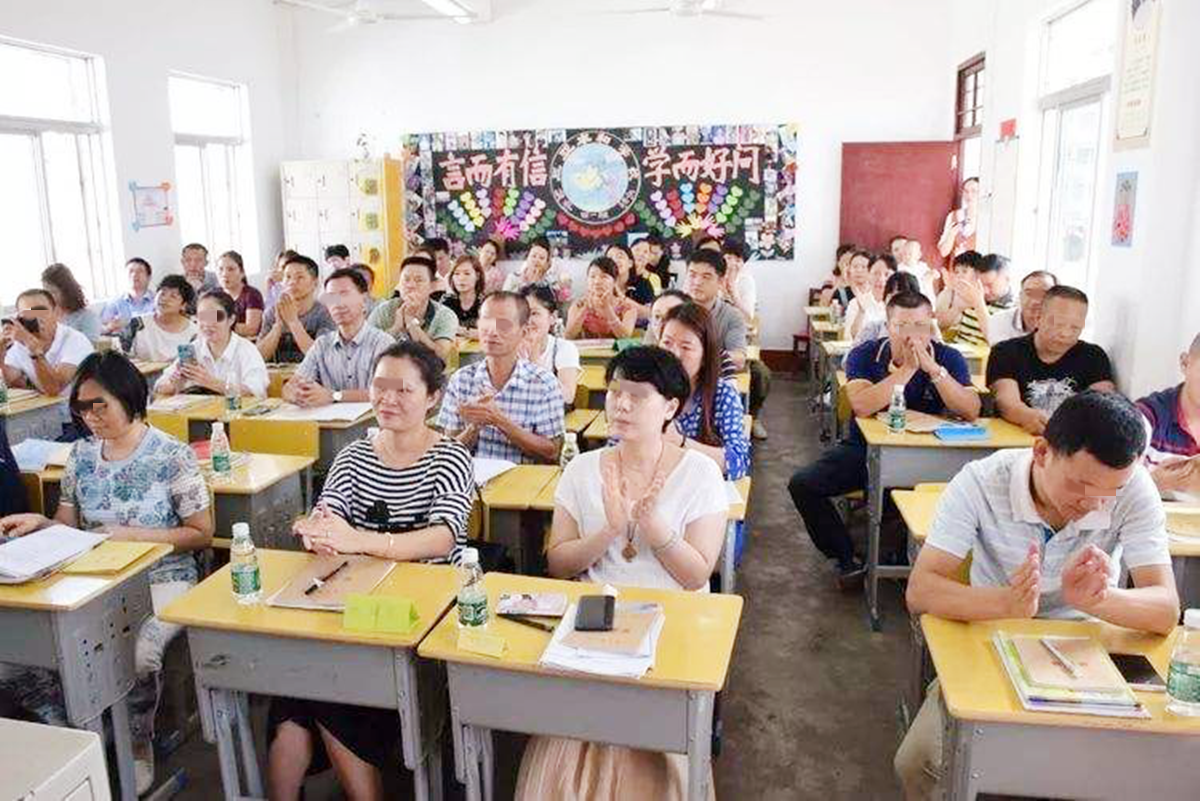 家长会穿着打扮需谨慎，一不小心，孩子可能就会被“嘲笑”