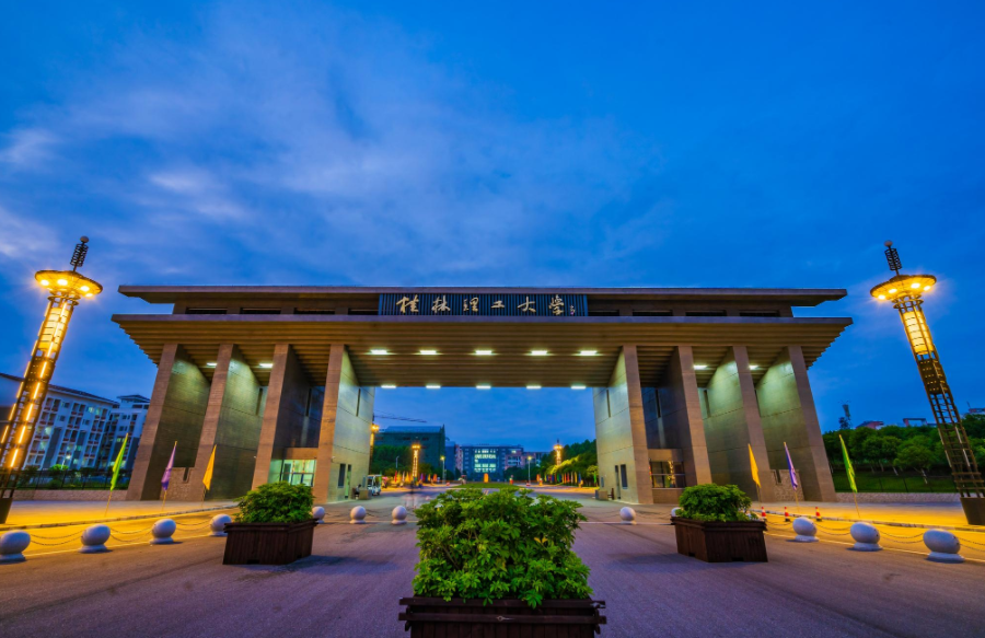 广西这所大学扬眉吐气，首次跻身全国百强大学，同时还有好消息