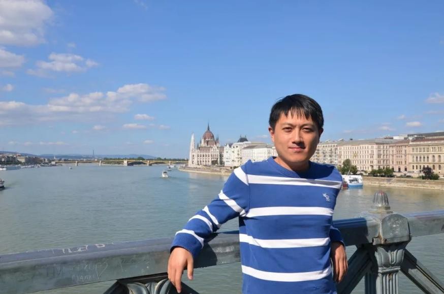 参与研发“中国芯”！他放弃保研，自学上岸，34岁成为985教授！