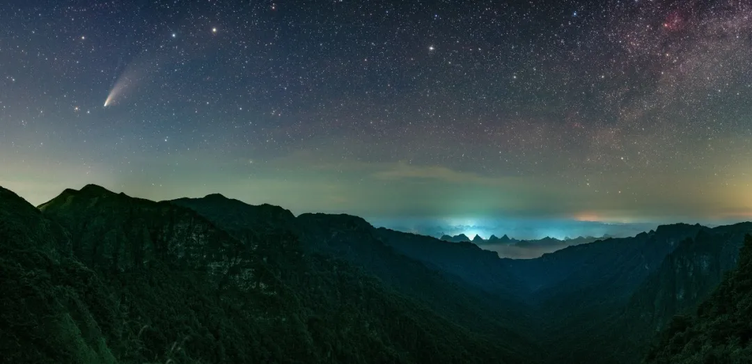 星空照片(“追星”8年，广西摄影师拍下璀璨星河，让无数人领略星空震撼之美)