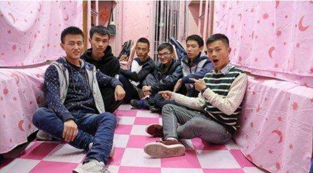 大一新生开学，寝室上下铺要如何选择？学姐：选错了“徒增烦恼”