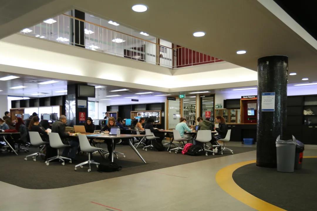 大学学什么专业好（忠于内心还是选择热门）