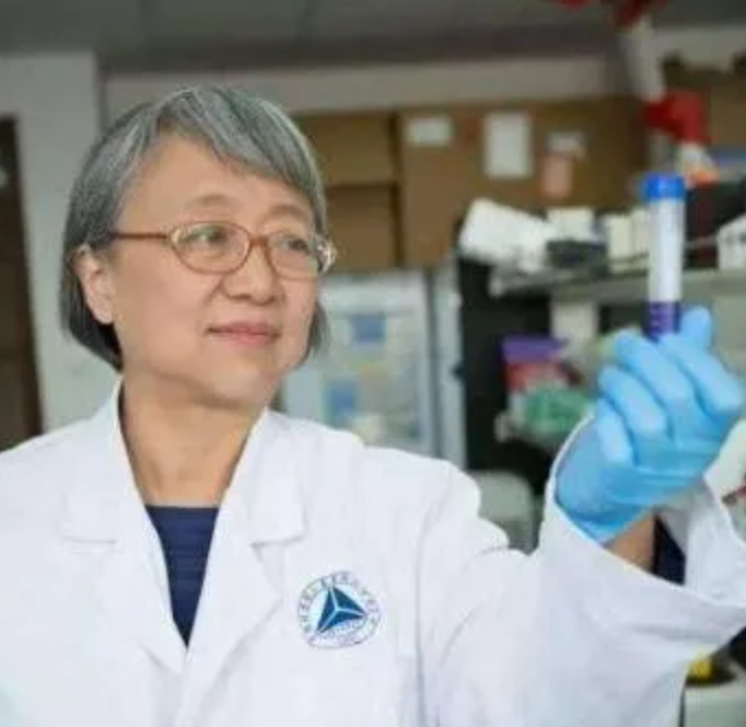 复旦才女袁钧英：本是上海高考状元，却跑到美国一去不回