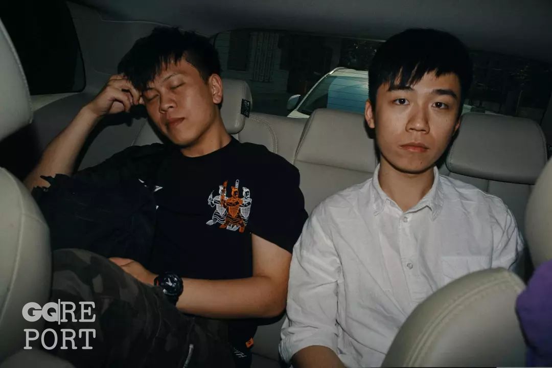 九连真人：小镇青年因为乐队的夏天一曲成名，留在故乡，还是去北京？