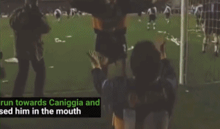 2010年世界杯段暄（百米10.07秒的足坛奇人！与马拉多纳激吻6分钟，惹怒妻子）