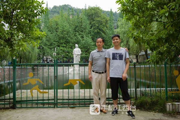 采访鹰潭市高考理科第一名毛杨泽文