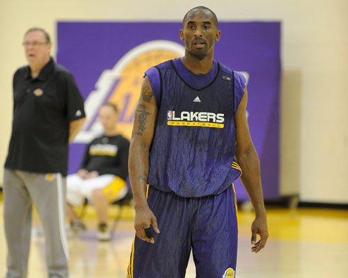 nba训练为什么会长高（NBA球星特殊训练技巧：库里蒙眼运球，乔丹成功长高20厘米）