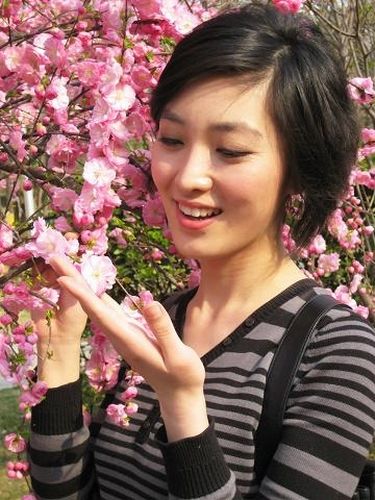 06德国世界杯美女(她是国脚杜威的前女友,何卿近照,散发着时尚的气息