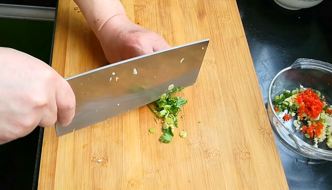 清水小龙虾的做法（堪比餐厅大厨的清水小龙虾烹饪方法）