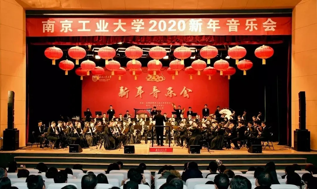 南京“超豪华”大学：别墅宿舍，配备电梯、空调、独卫，坐拥影院、游泳馆、健身房！