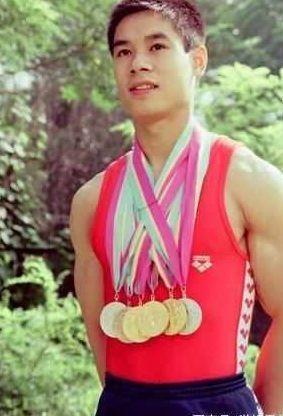 李宁一生获得了多少金牌(李宁:20世纪世界最佳运动员,106枚金牌,体操