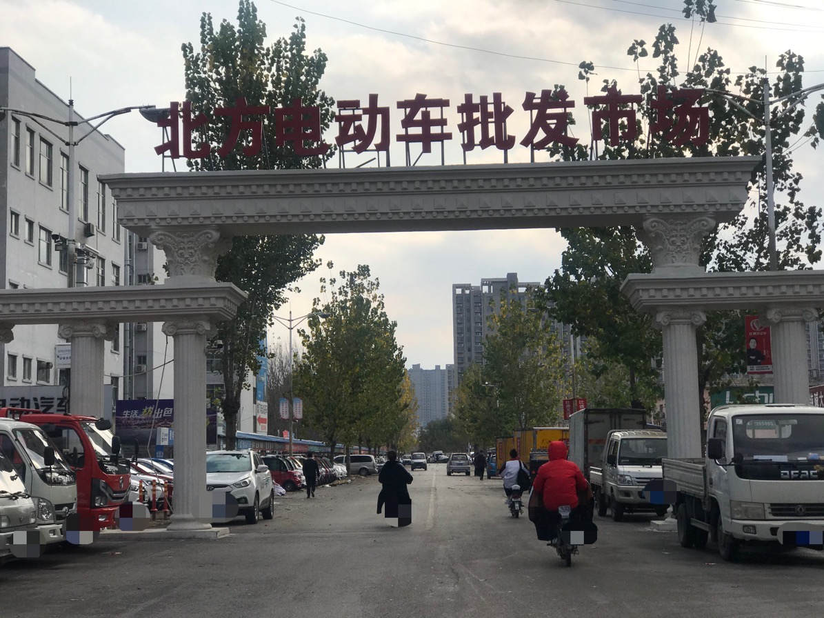 “老年代步车”调查之二：无牌无证可上路？