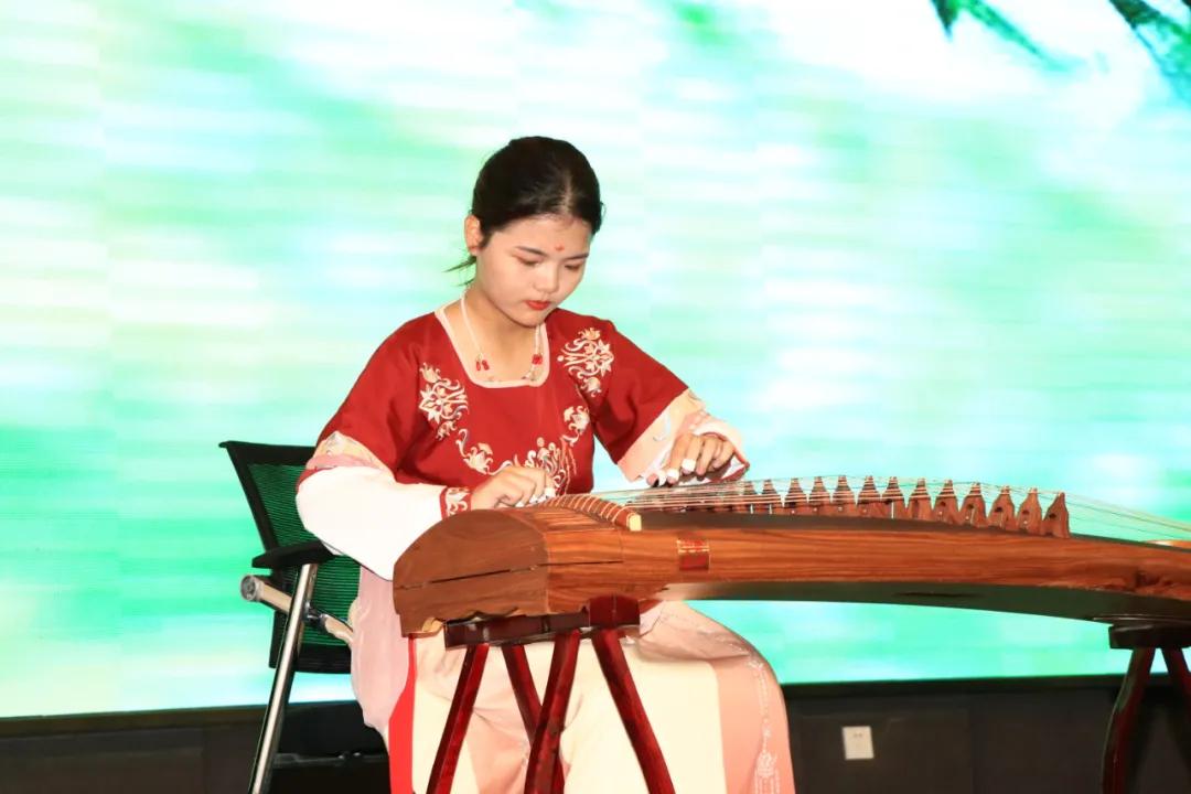 知云时代 | 厦门工学院职业教育学院IT服务专业授机仪式