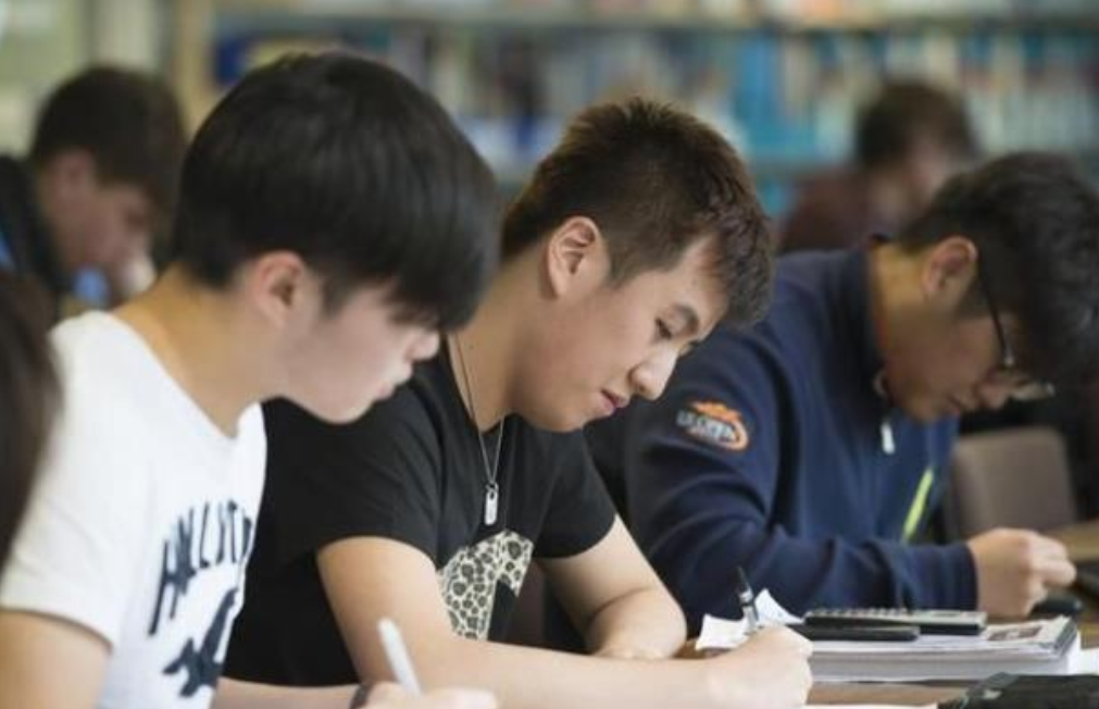 理想的大学和现实的大学，差距不止一星半点，入学欲望即刻消失