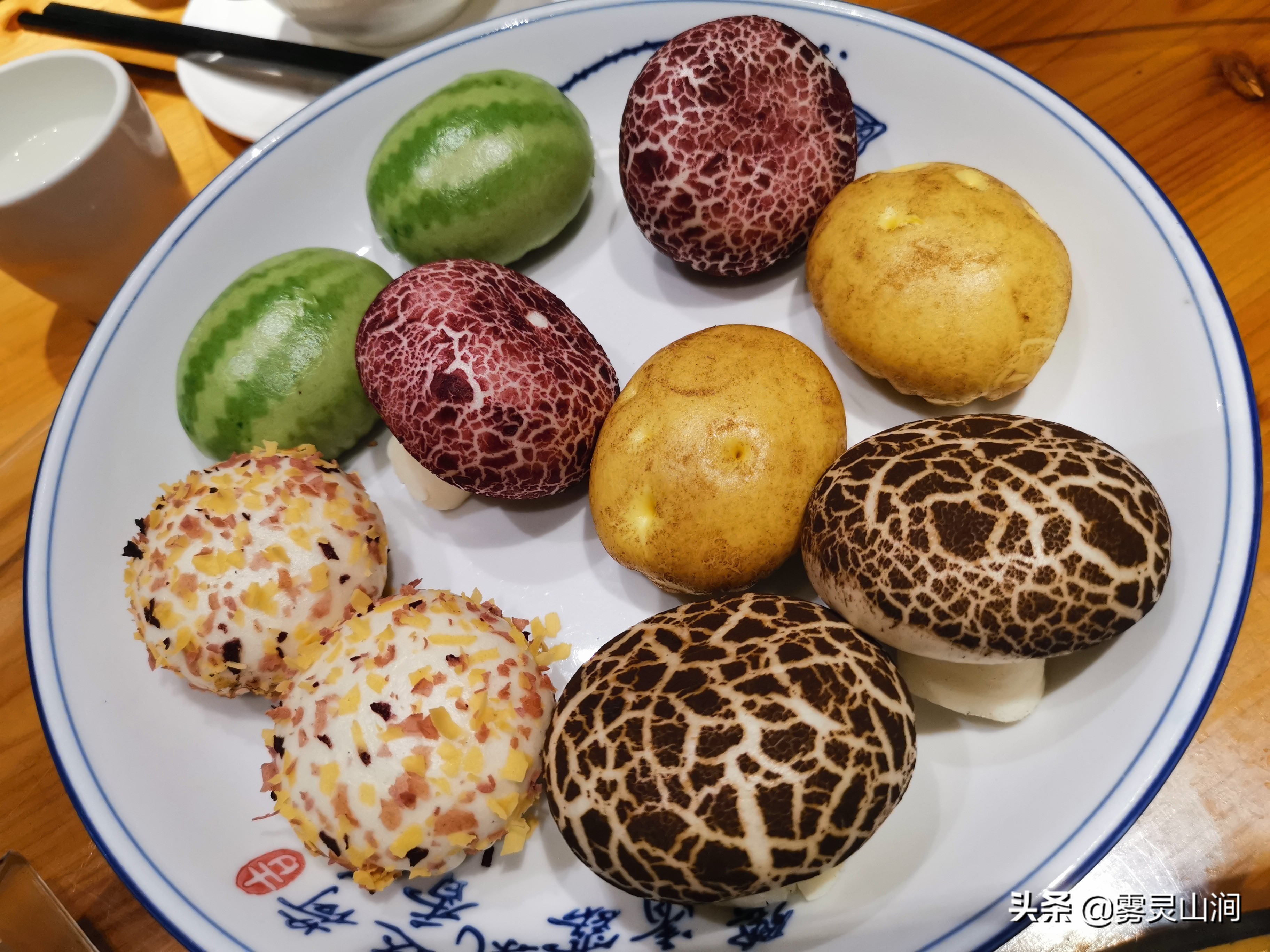 在江西婺源，这家写着“做婺源本地特色菜”的餐馆，值得吃吗？