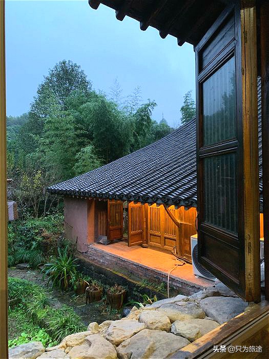 喝散装茅台、穿古装的小姐姐，闹中取静，古韵十足的重庆私家会所