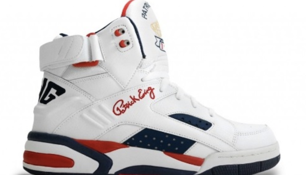 尤因篮球鞋(刘德华1992年上脚尤因专属战靴,他不亏为香港最早潮人)