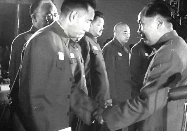 毛泽东拒当大元帅，陈毅差点落榜，十大元帅授衔大揭秘