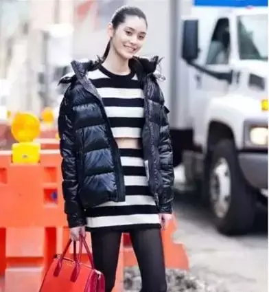 上万的Moncler羽绒服,干洗后拿回家发现破了,修补要1500