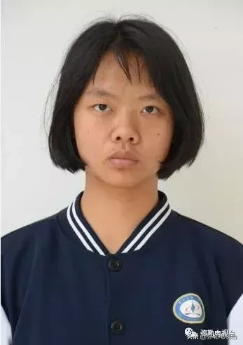 弥勒这几十名少年，真棒！有你母校的吗？