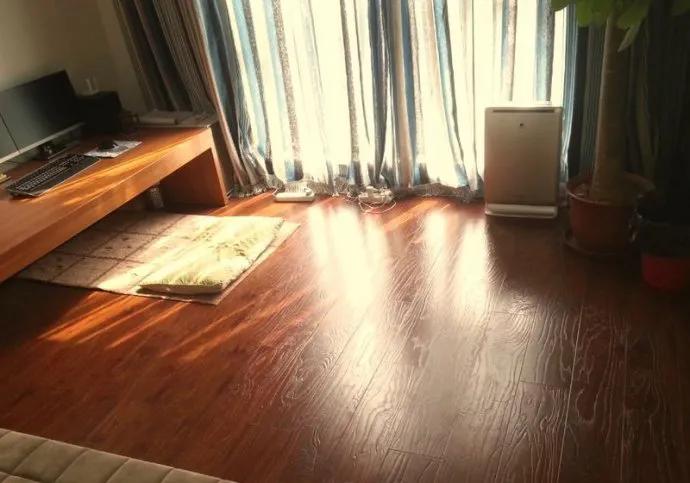 地板出现起拱，这样处理方便简单，而且还不求人