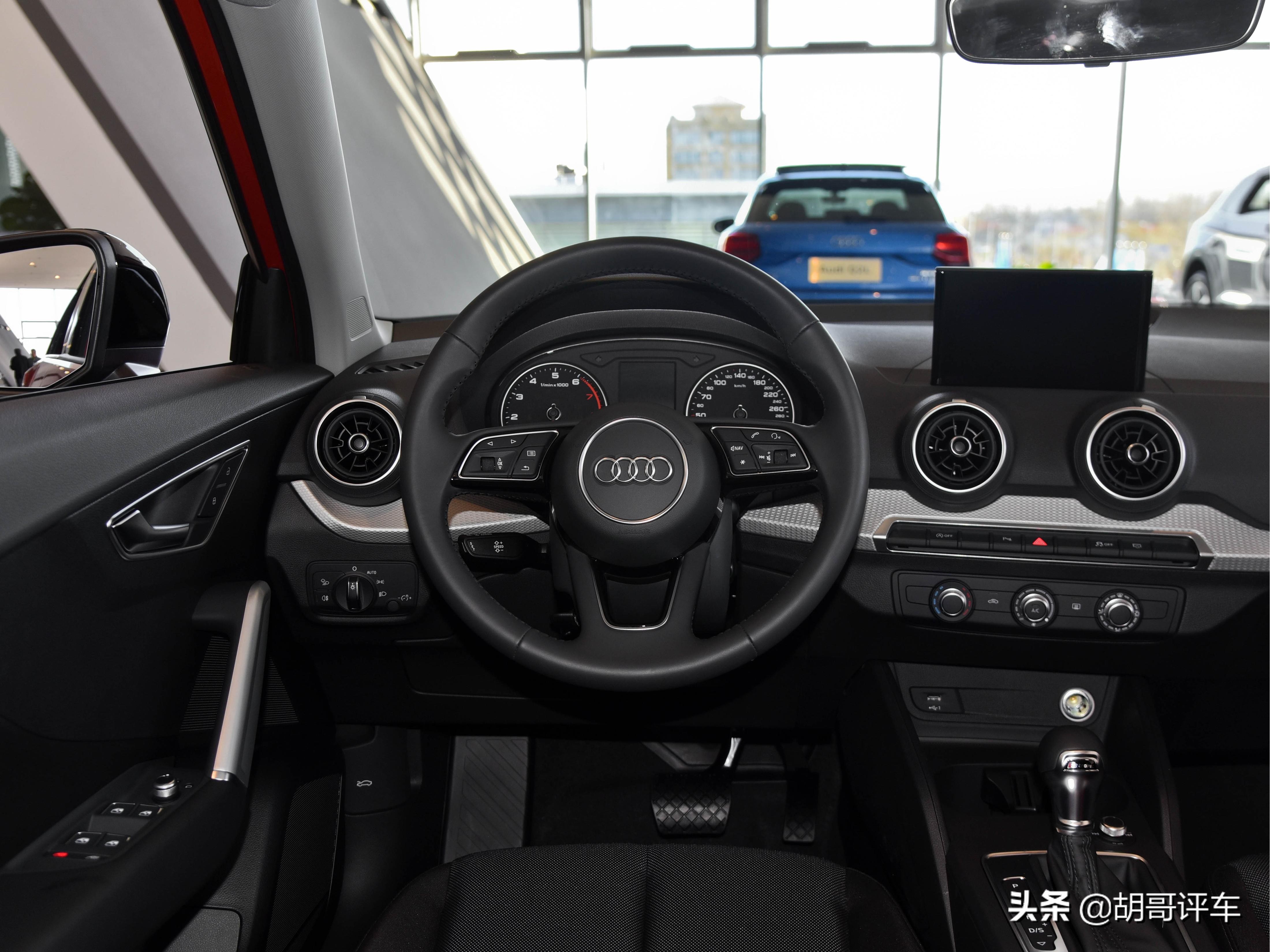 奥迪最小的SUV，低油耗也有大空间，实拍奥迪Q2L