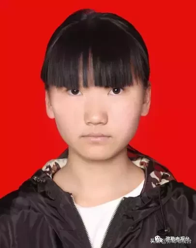 弥勒这几十名少年，真棒！有你母校的吗？