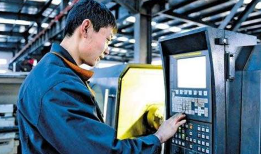 中国高级技工现状：人才缺口已高达2200多万，技校却无人问津