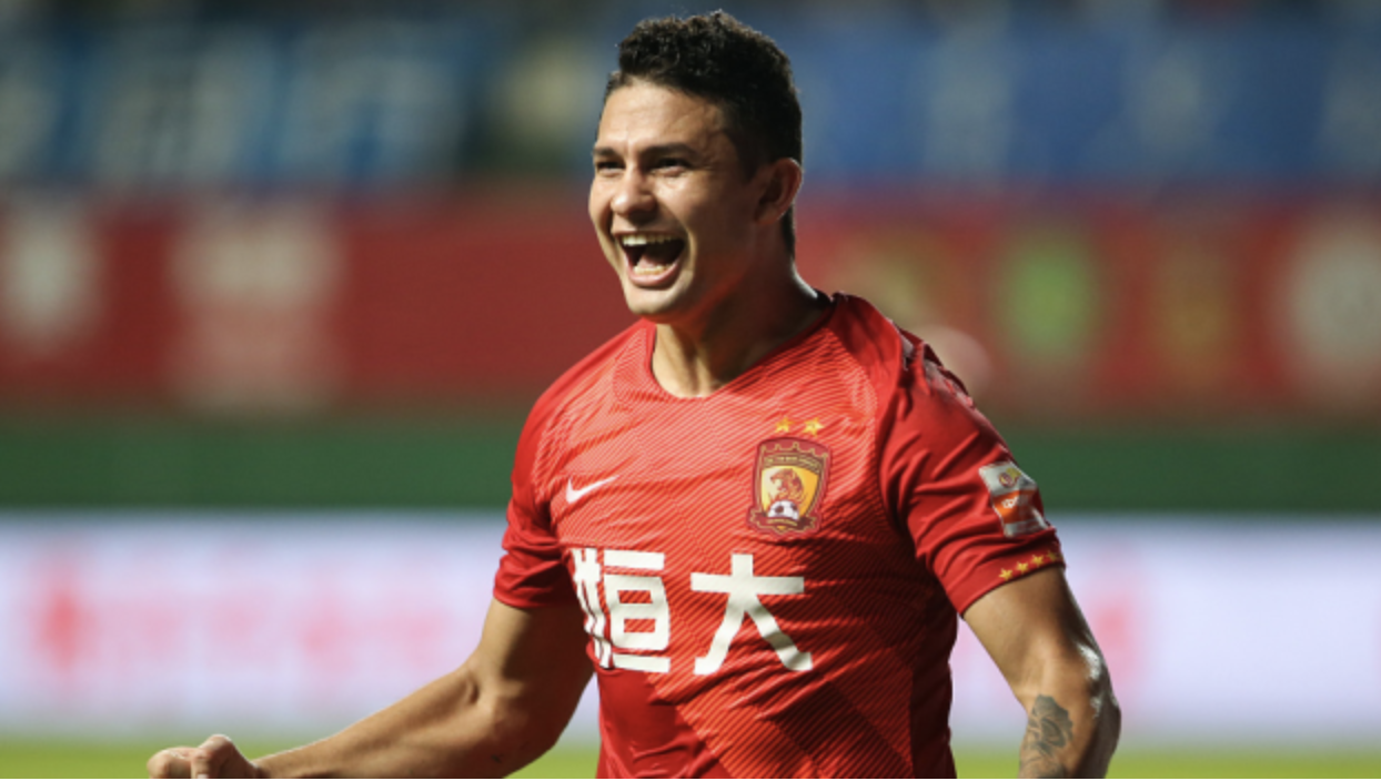 埃尔克森入籍由恒大操办,参加40强赛取决于手续快慢)