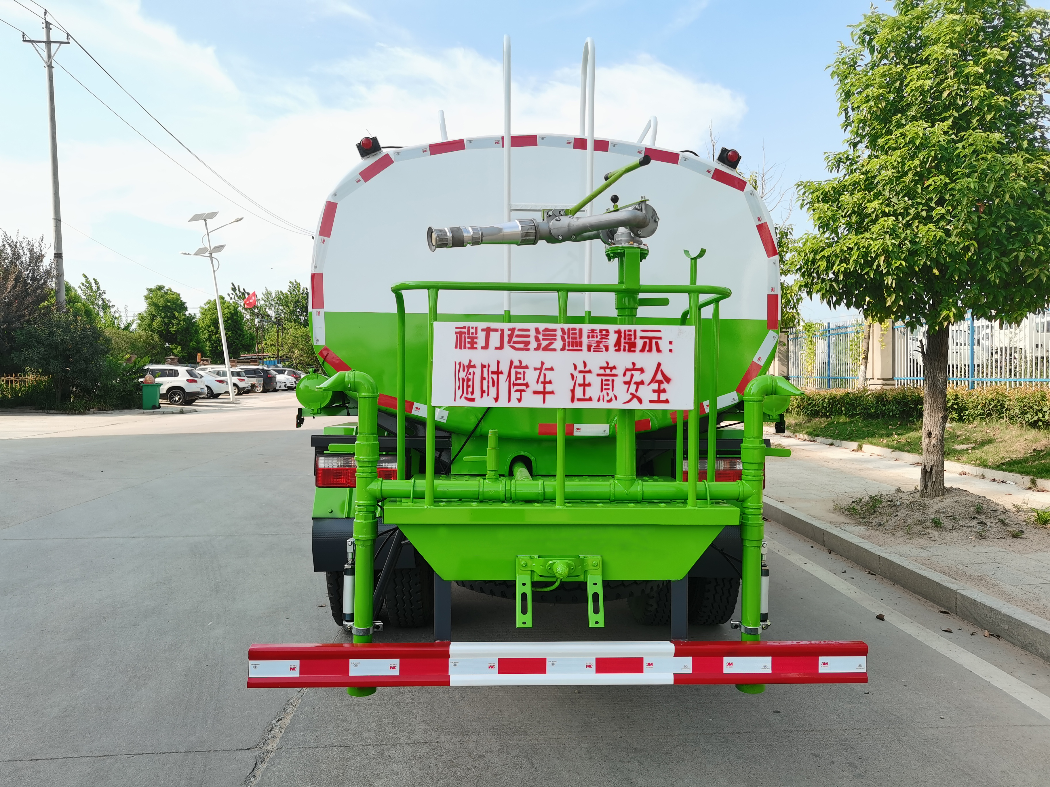 江西九江翟总收到程力集团9.2万方的洒水车，并表示效果非常满意