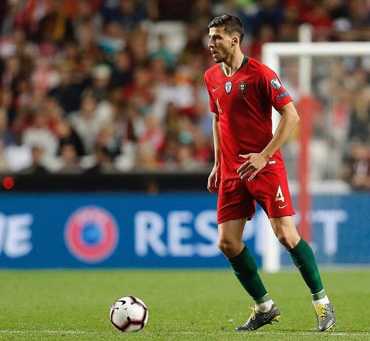 2022世界杯葡萄牙佩佩(葡萄牙距离世界冠军有多远，等37岁的佩佩淡出国家队再谈)