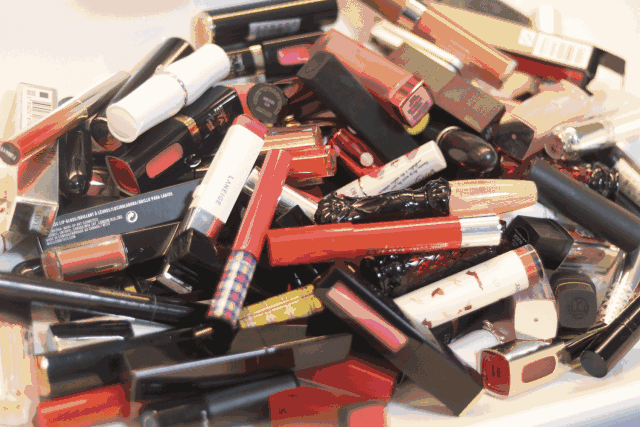 99%的女孩都不知道，过期了的化妆品到底该怎么用？