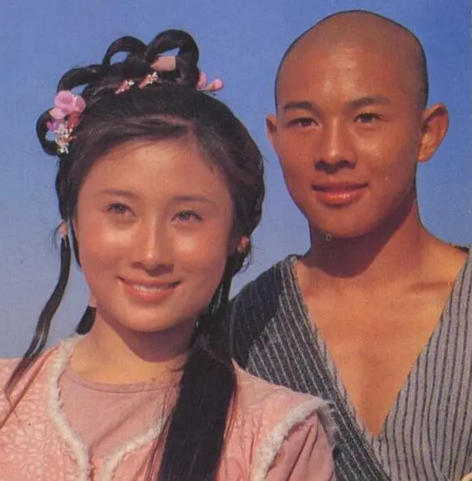 《少林小子》,男女主角继续启用李连杰和丁岚,而李连杰又将黄秋燕推荐