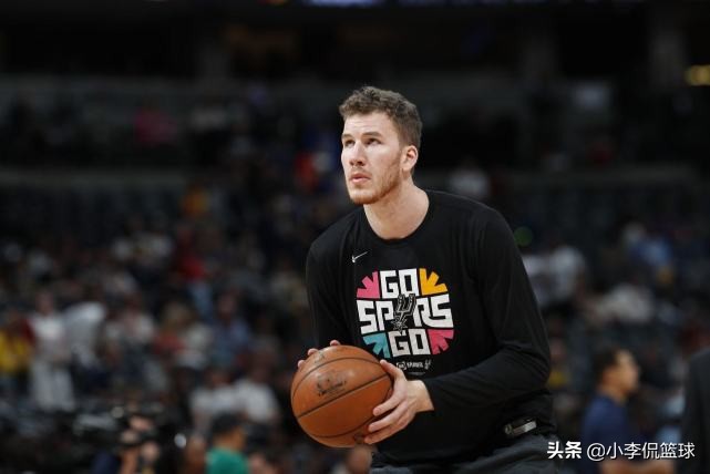 nba伦纳德为什么去猛龙(猛龙队当年交易得到伦纳德，除了送出德罗赞，他们还给了什么筹码)