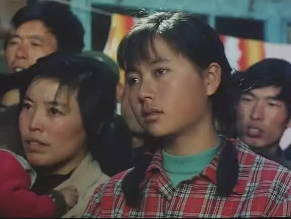 原形毕露？弃养子恋鲜肉，演《安家》被求出山，50岁被曝诈骗千万