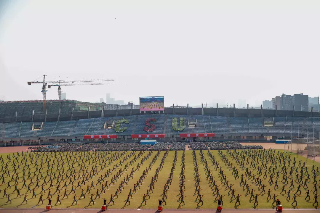 2019级中南大学本科新生完成军训，雄姿英发展风采！