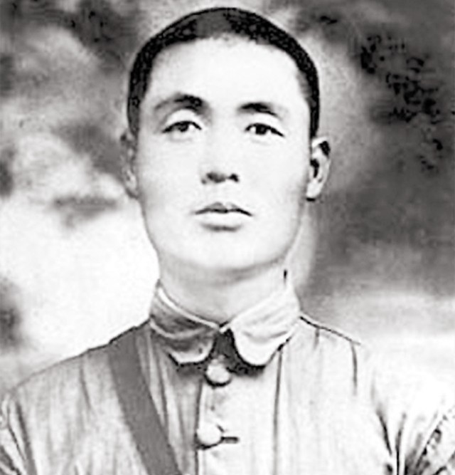 红军曾有11个军团，首任军政主官都有谁？1955年什么军衔？