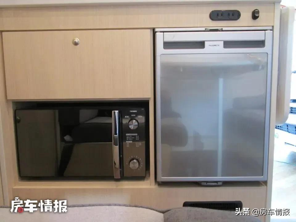 适合2人玩的海狮房车，配2.0L动力自动挡，车尾行李箱真够大