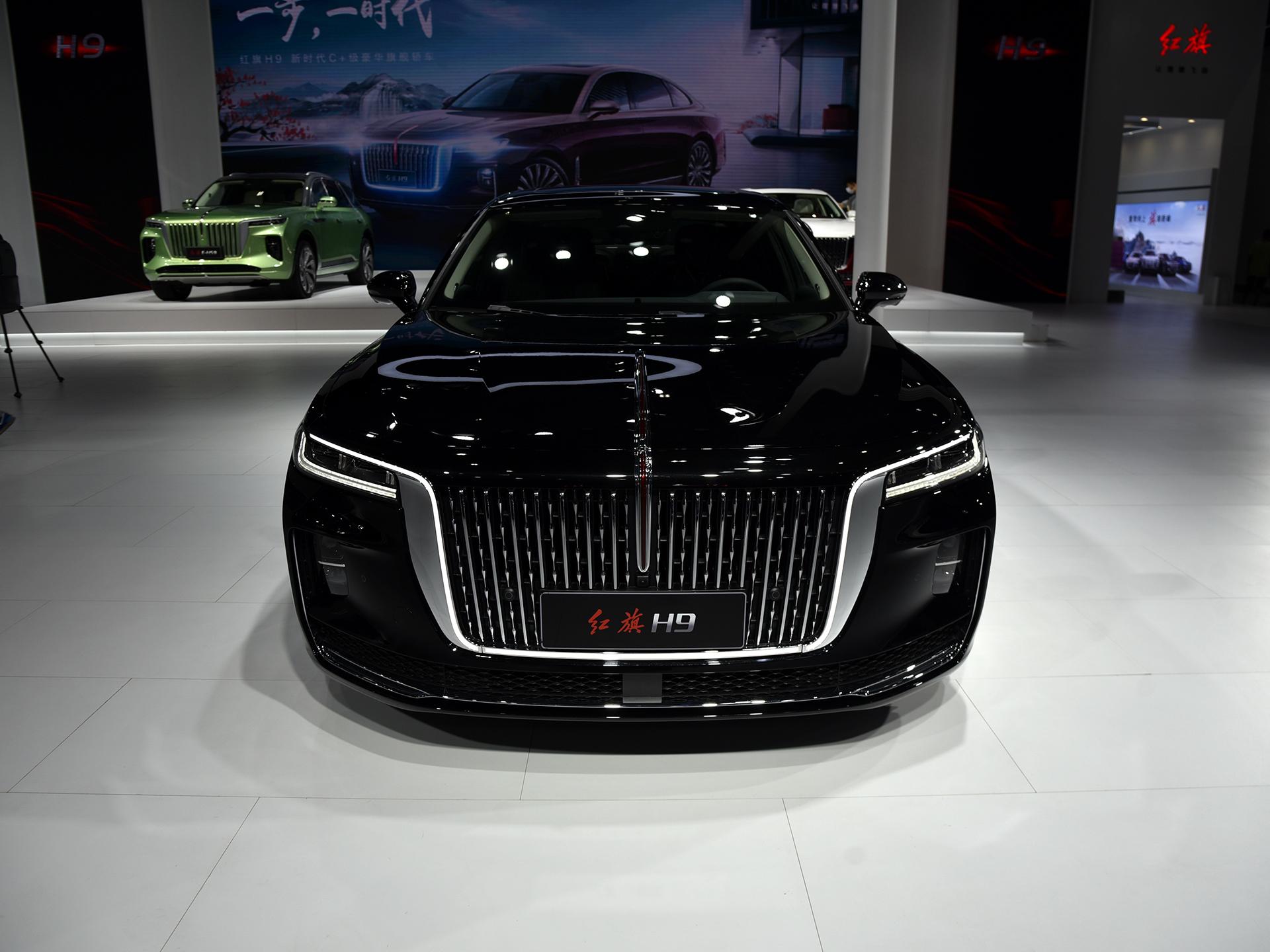 豪华行政级,六缸增压机,气势很足价格不错,实拍红旗h9