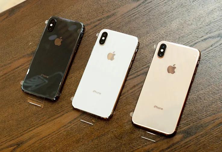 性能方面,iphone x搭載蘋果a11處理器,這是當年智能手機中性能最強的