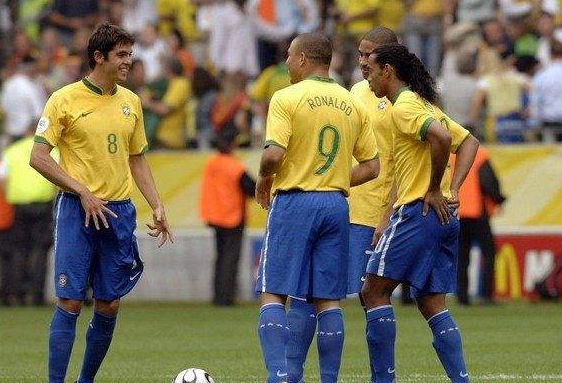 06世界杯巴西输给了谁（桑巴对憾—2006年的巴西比2002年的巴西差在哪了？）