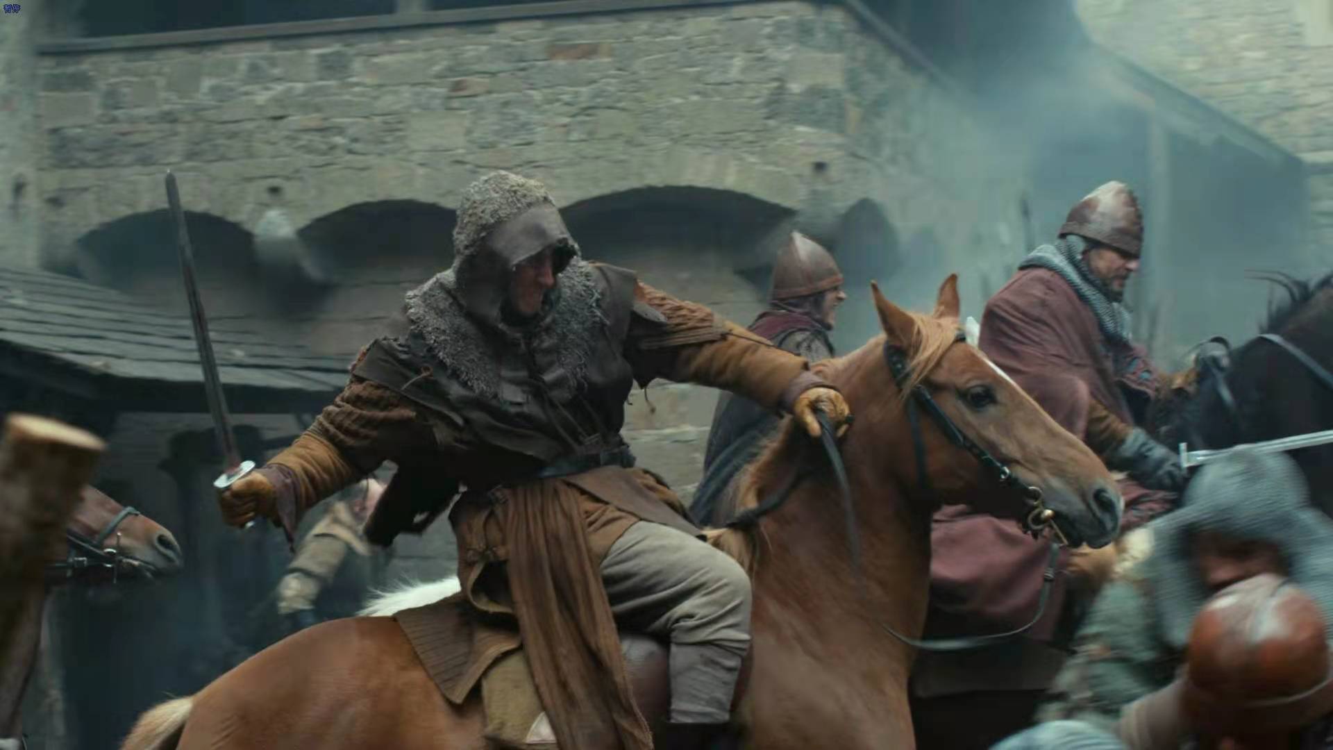 《暗夜与黎明》:爱一个人就算肉身被践踏,仍有真爱可以治愈灵魂