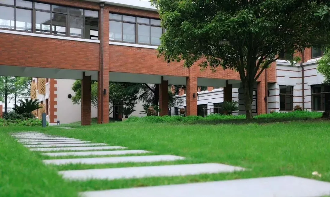 沪上最美10所公办&10所民办小学大PK，谁是魔都颜值担当？