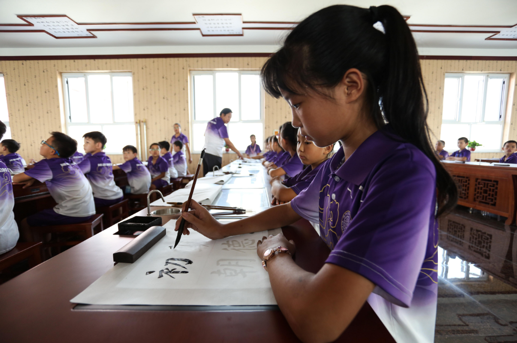 练习好正楷体,才能为以后书写出美丽的汉字,打下坚实的基础